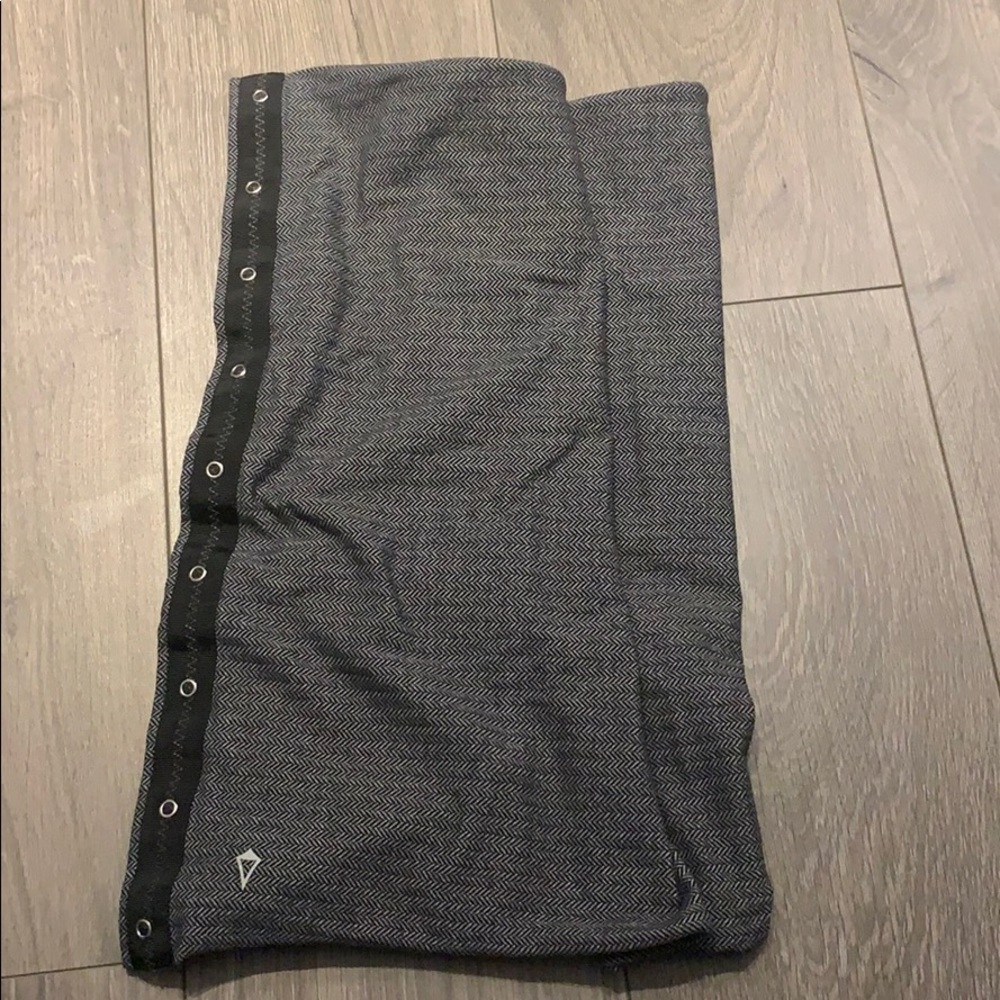 Lululemon “ivivva” vinyasa scarf